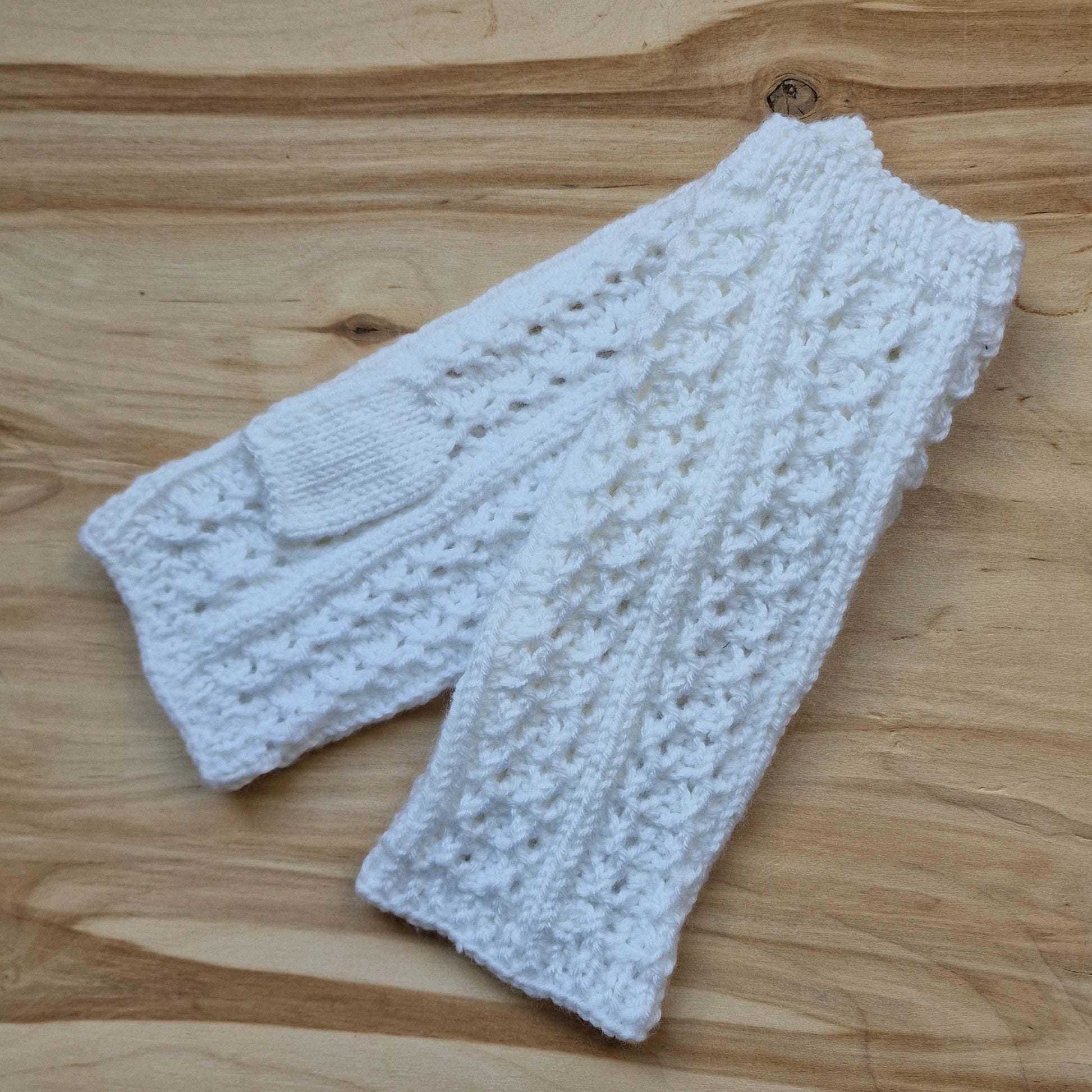 Rokām adīti balti puscimdi (LIGR 12) - www.tiptip.lv 