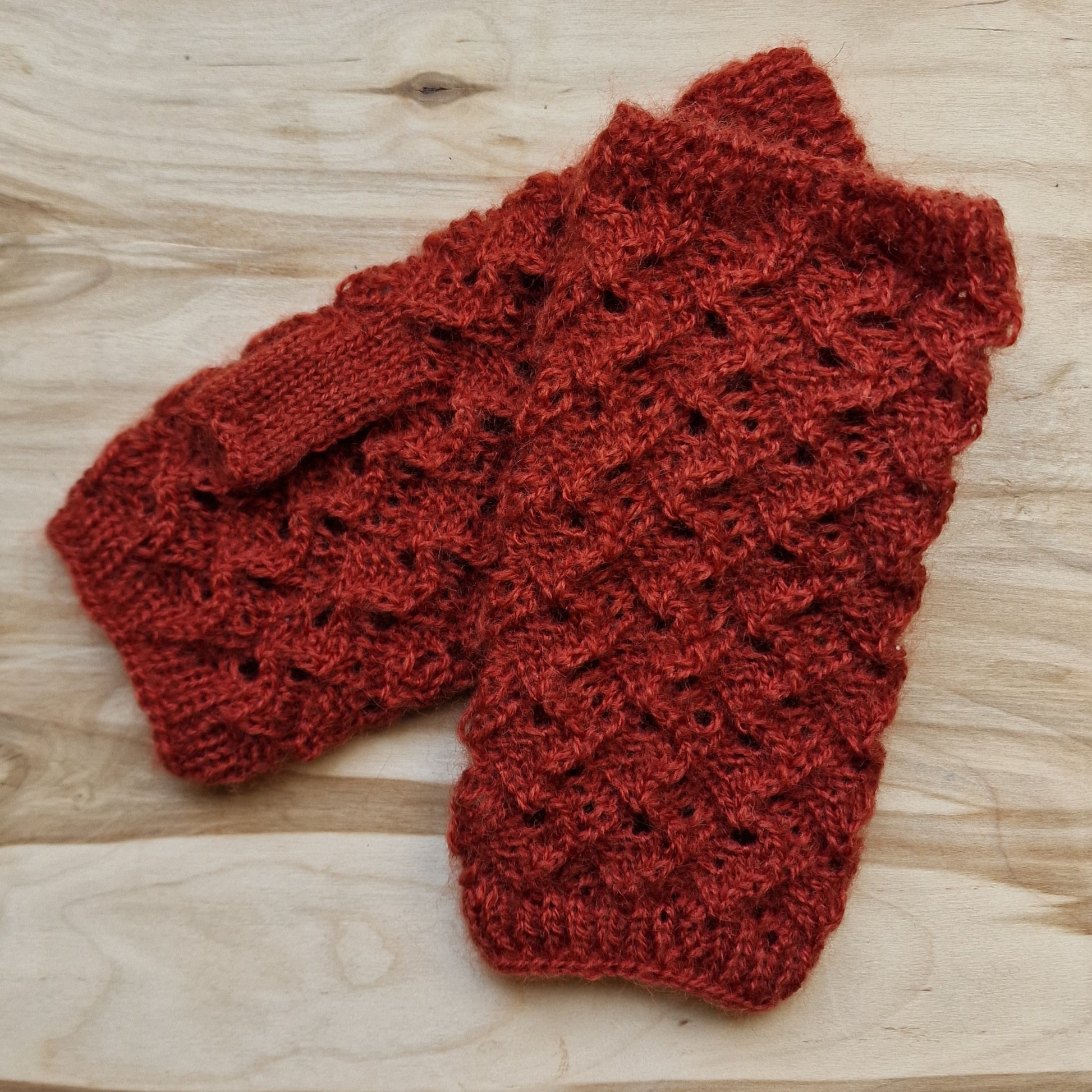 Rokām adīti sarkanbrūni puscimdi (LIGR 15) - www.tiptip.lv 