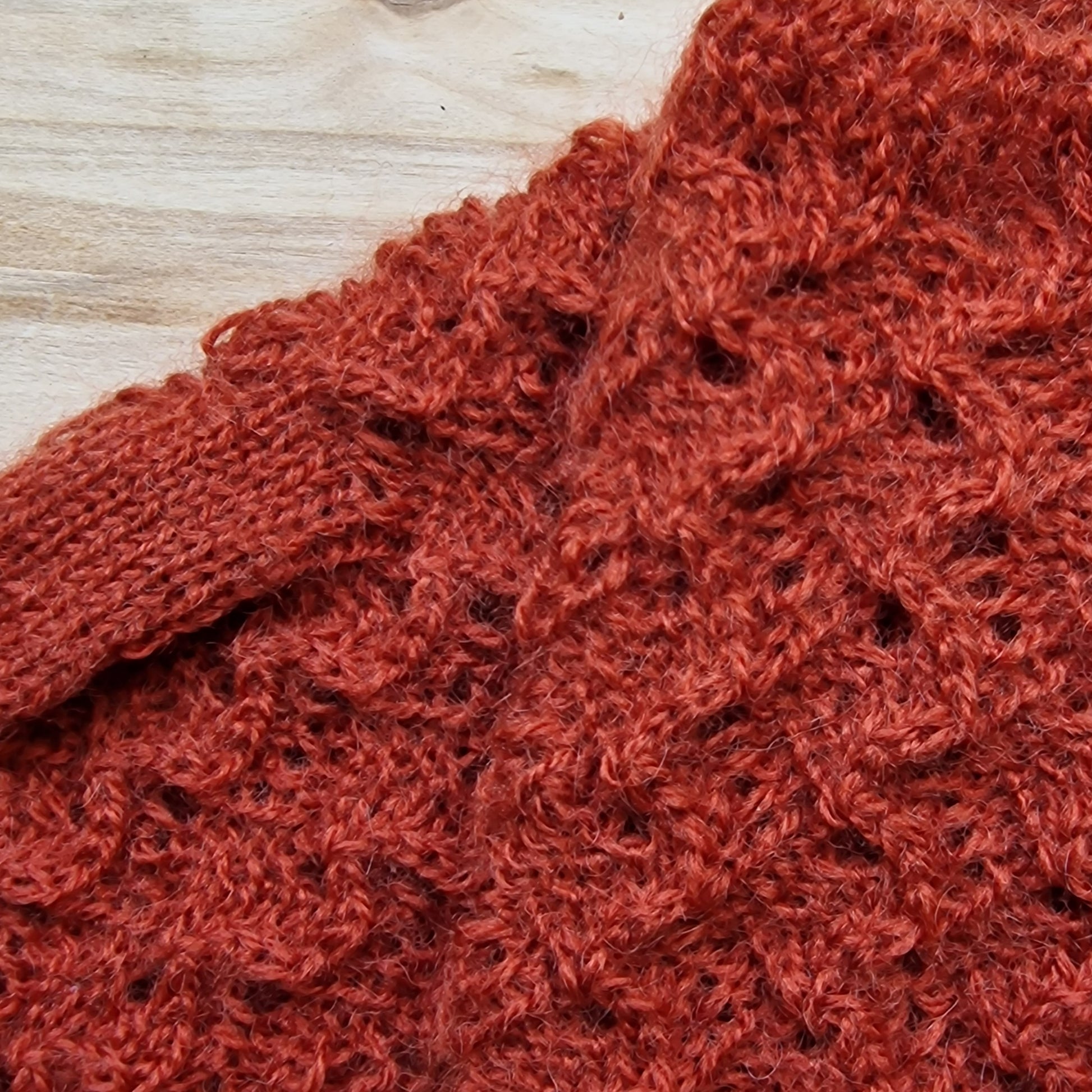 Rokām adīti sarkanbrūni puscimdi (LIGR 15) - www.tiptip.lv 