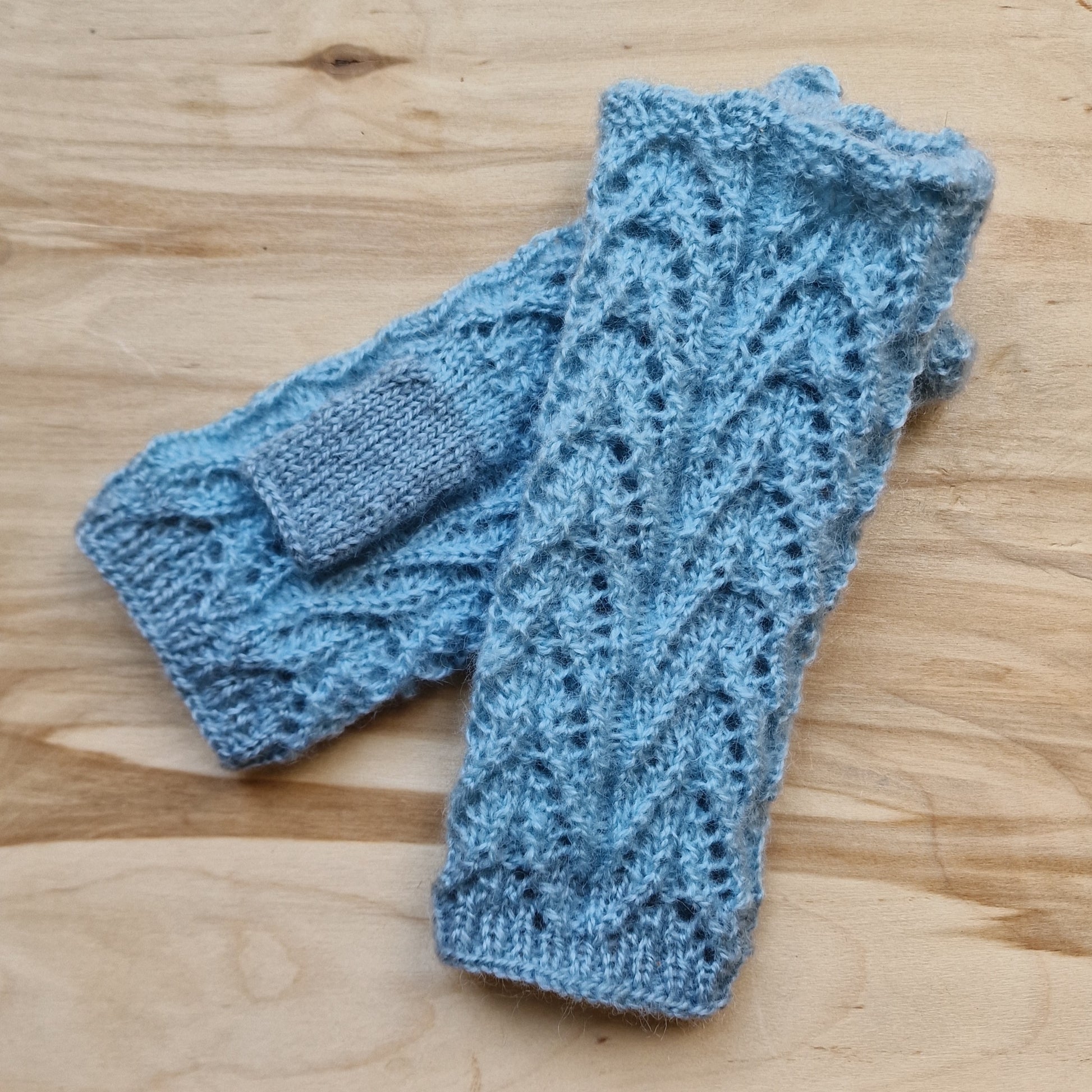 Rokām adīti zilpelēki puscimdi (LIGR 14) - www.tiptip.lv 