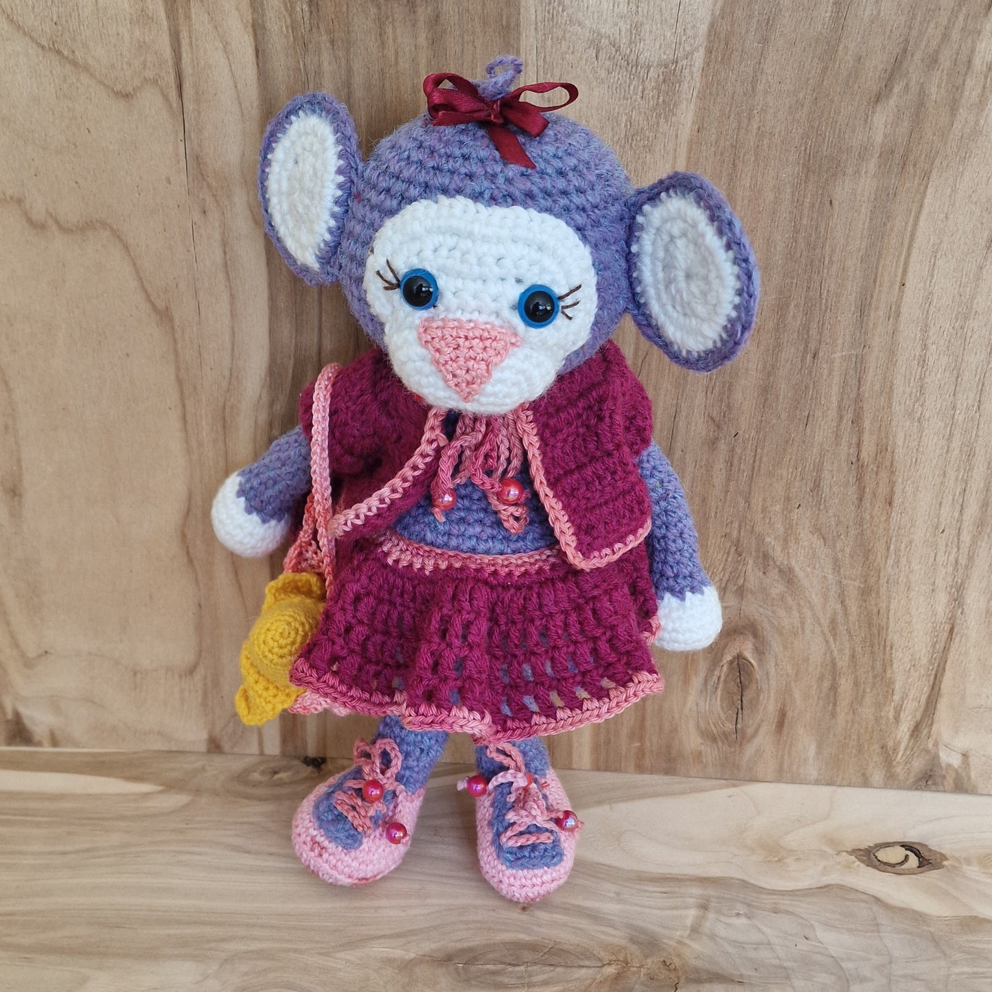 Rotaļlieta - pērtiķīte ar somu (VIER/EVOS 2) - www.tiptip.lv 