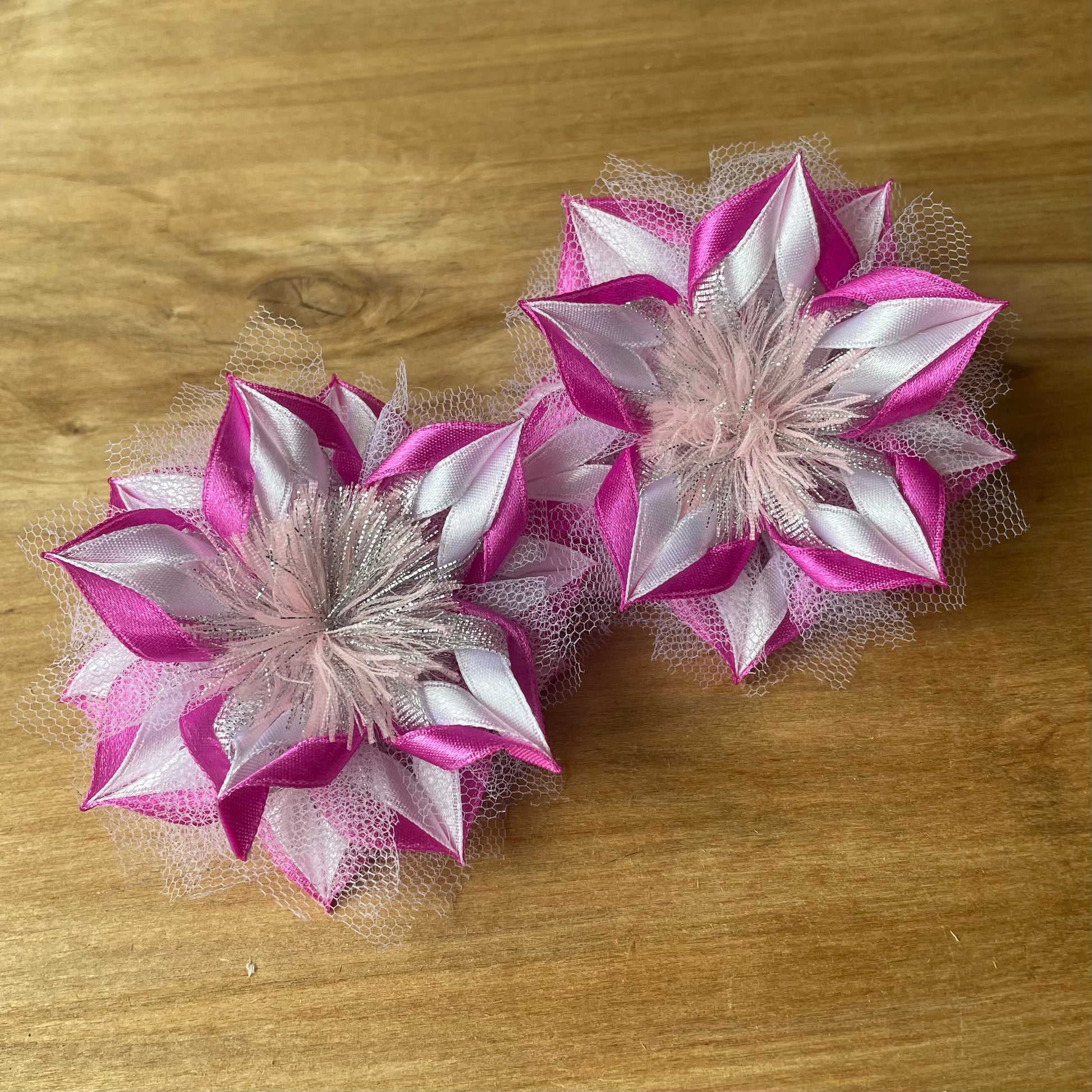 Rozā / balta matu rota zieda formā (IRFI 23) - www.tiptip.lv 