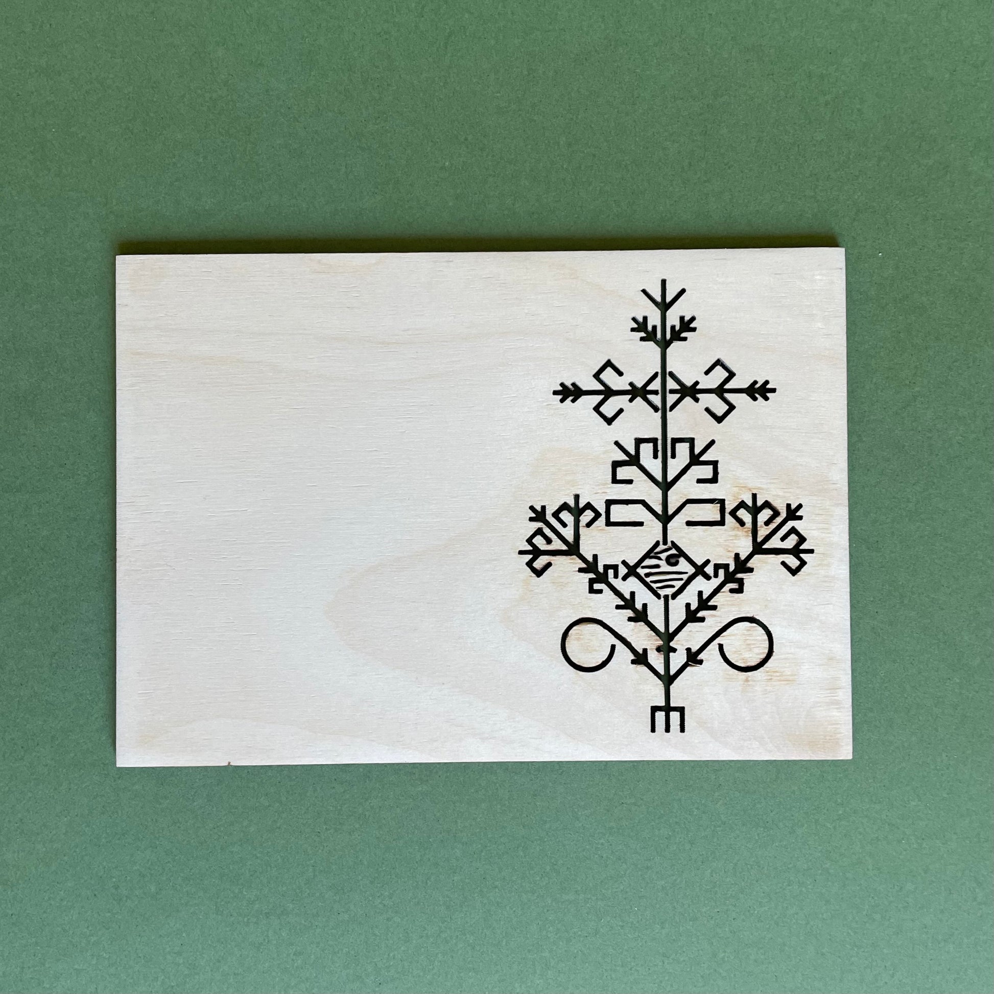 Saplākšņa pastkarte ar izfrēzētu Austras koka rakstu (RAJO 47) - www.tiptip.lv 