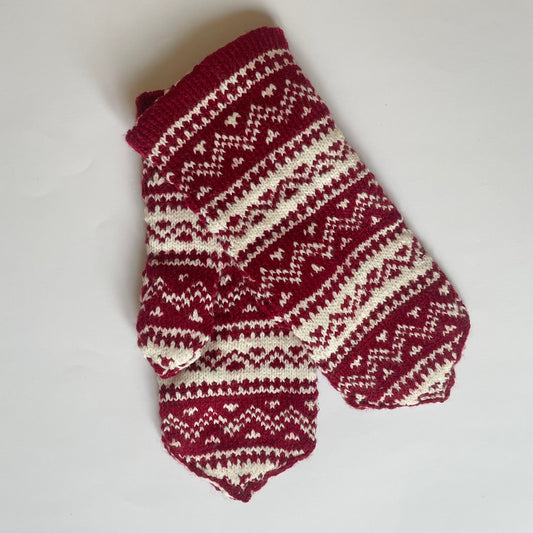 Sarkanbalti vilnas dubultie dūraiņi ar dekoratīvu rakstu (GEBA 89) - www.tiptip.lv 