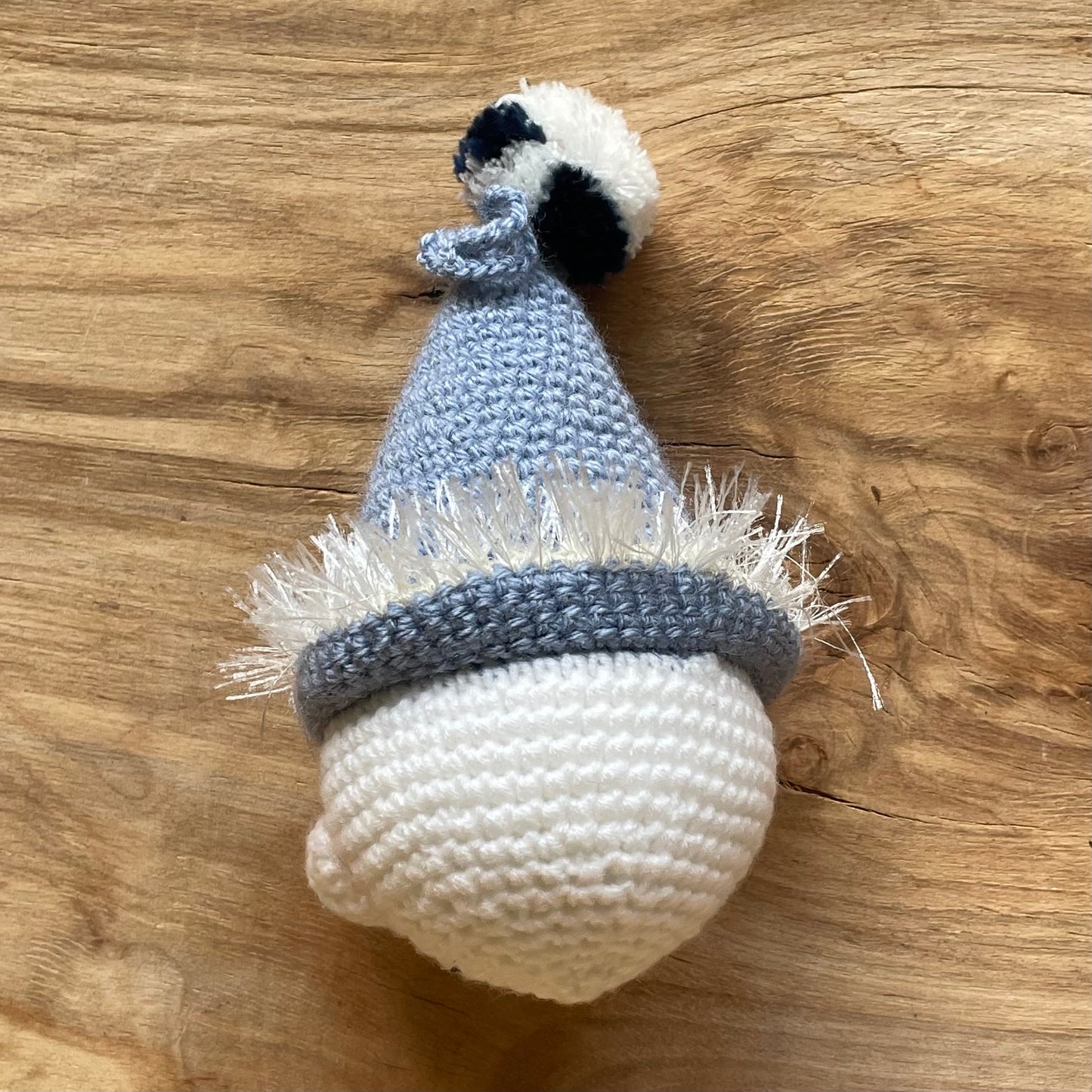 Tamborēta rotaļlieta - rūķa portrets (AIPU 54) - www.tiptip.lv 