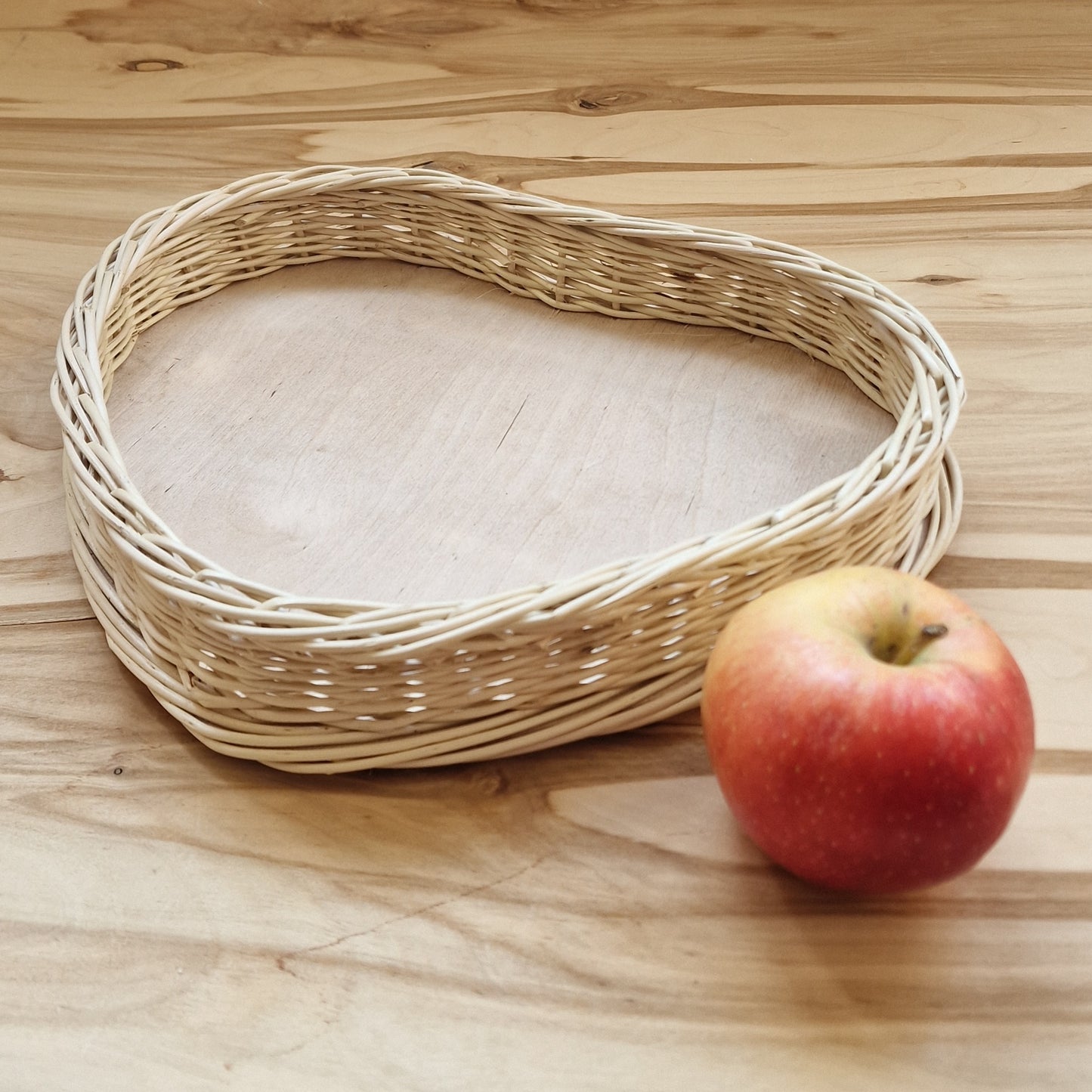 Trijstūra / sirds formas lielāka izmēra servējamais grozs (SALA 159) - www.tiptip.lv 