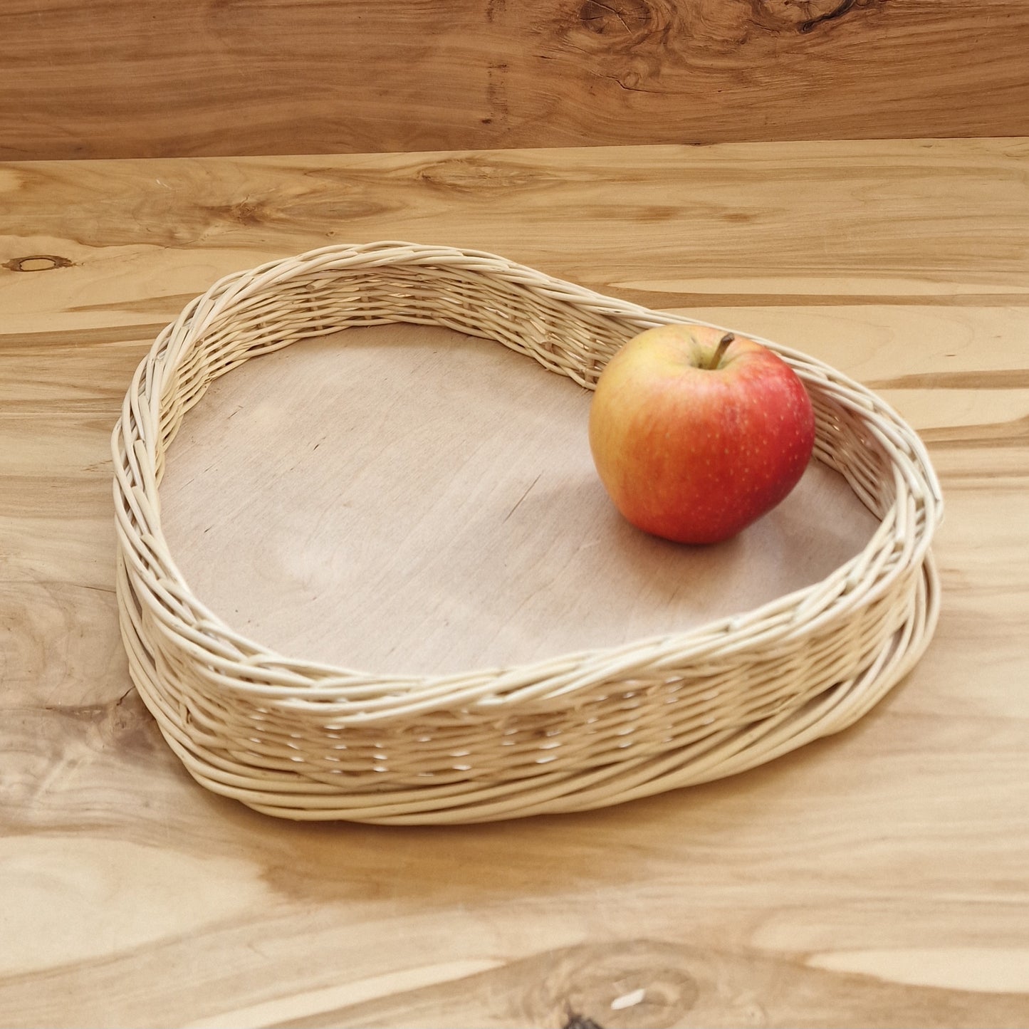 Trijstūra / sirds formas lielāka izmēra servējamais grozs (SALA 159) - www.tiptip.lv 