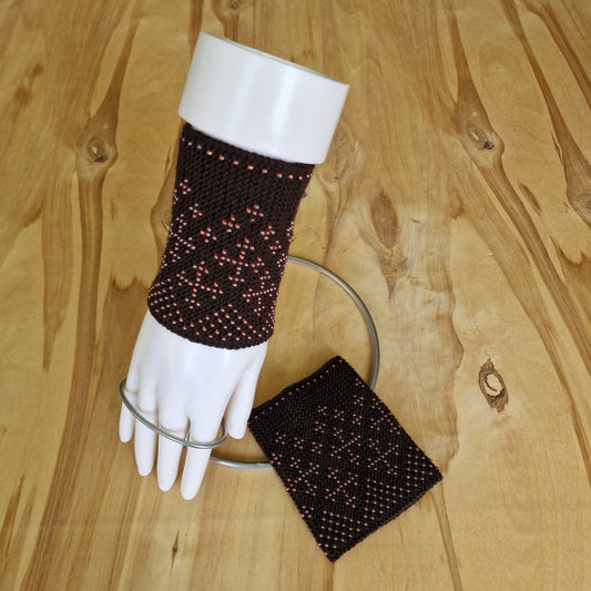 Tumši brūni merīnvilnas mauči/pulsa sildītāji ar oranžu pērlīšu Māras krustiem (ANLA 37) - www.tiptip.lv 