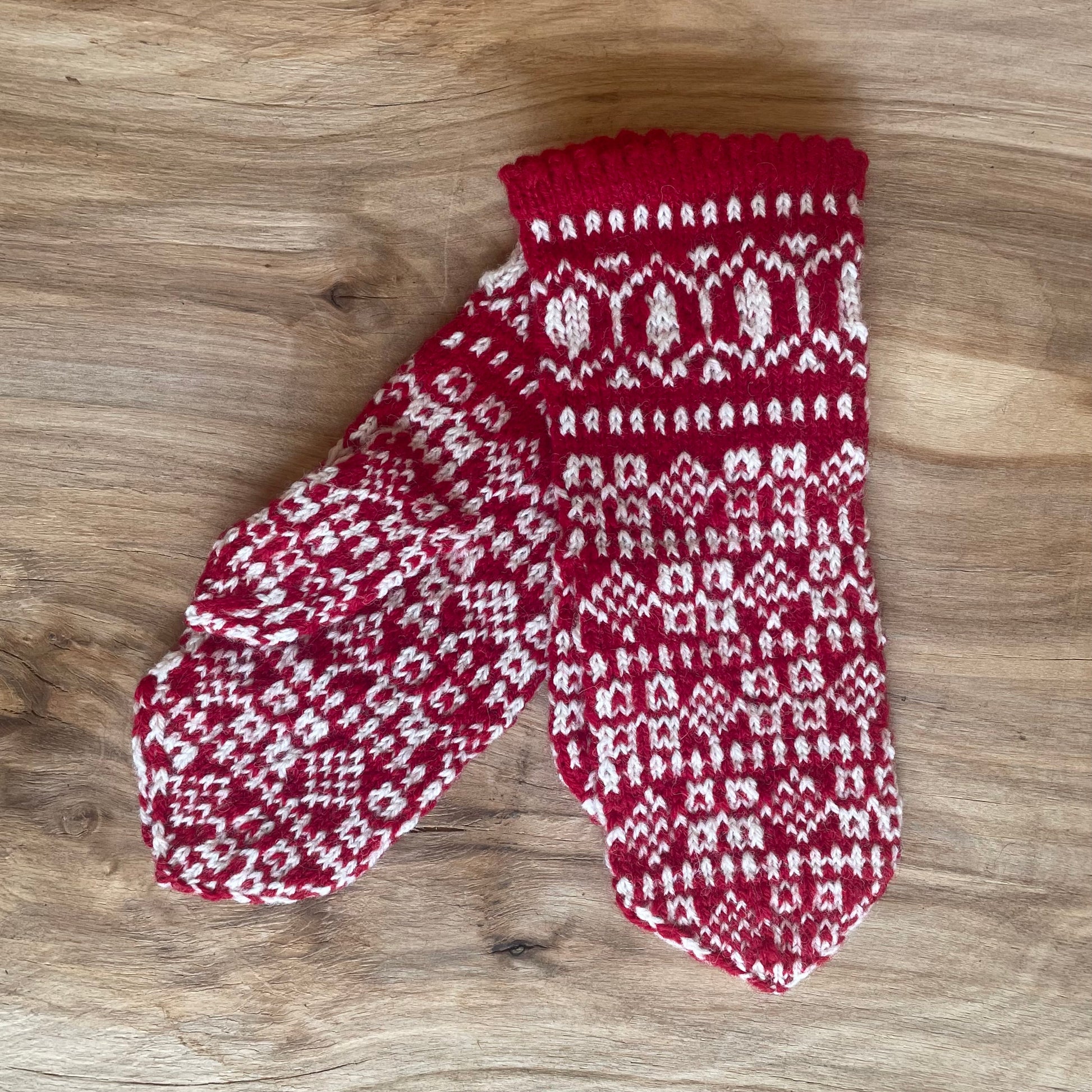 Tumši sarkani vilnas dūraiņi ar baltu rakstu (ELPU42) - www.tiptip.lv 