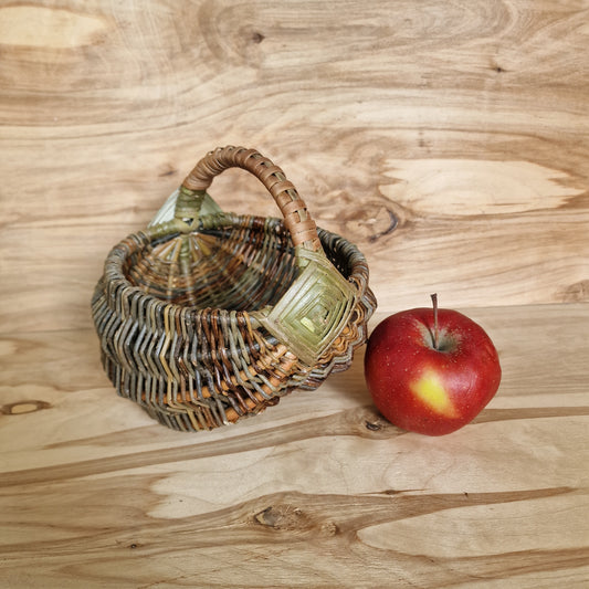 Vidēja izmēra apaļš nemizotu klūgu groziņš (SALA 178) - www.tiptip.lv 