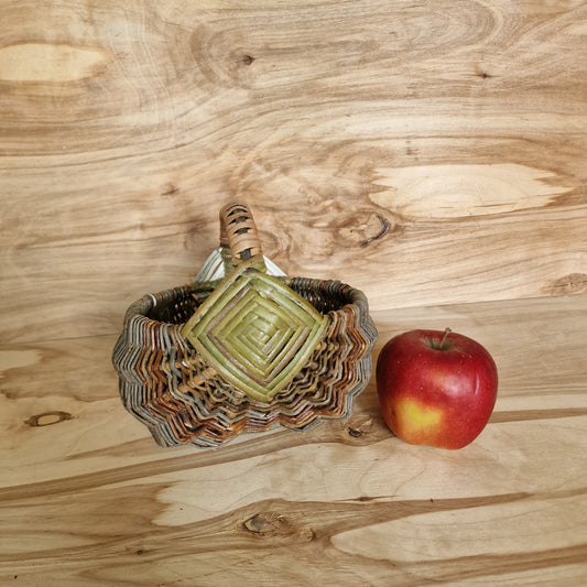 Vidēja izmēra apaļš nemizotu klūgu groziņš (SALA 179) - www.tiptip.lv 