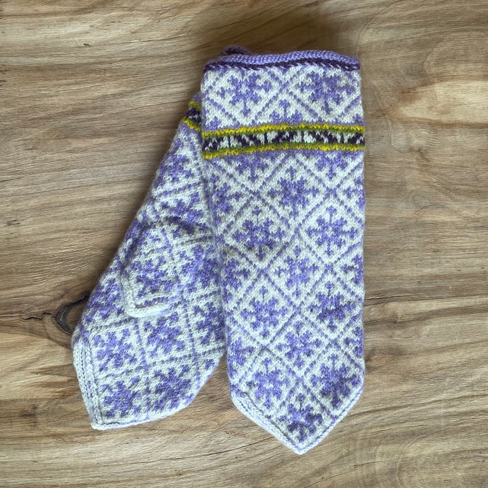 Vilnas dūraiņi ar maigi violetiem rakstiem rombiņos (AIDZ 35) - www.tiptip.lv 