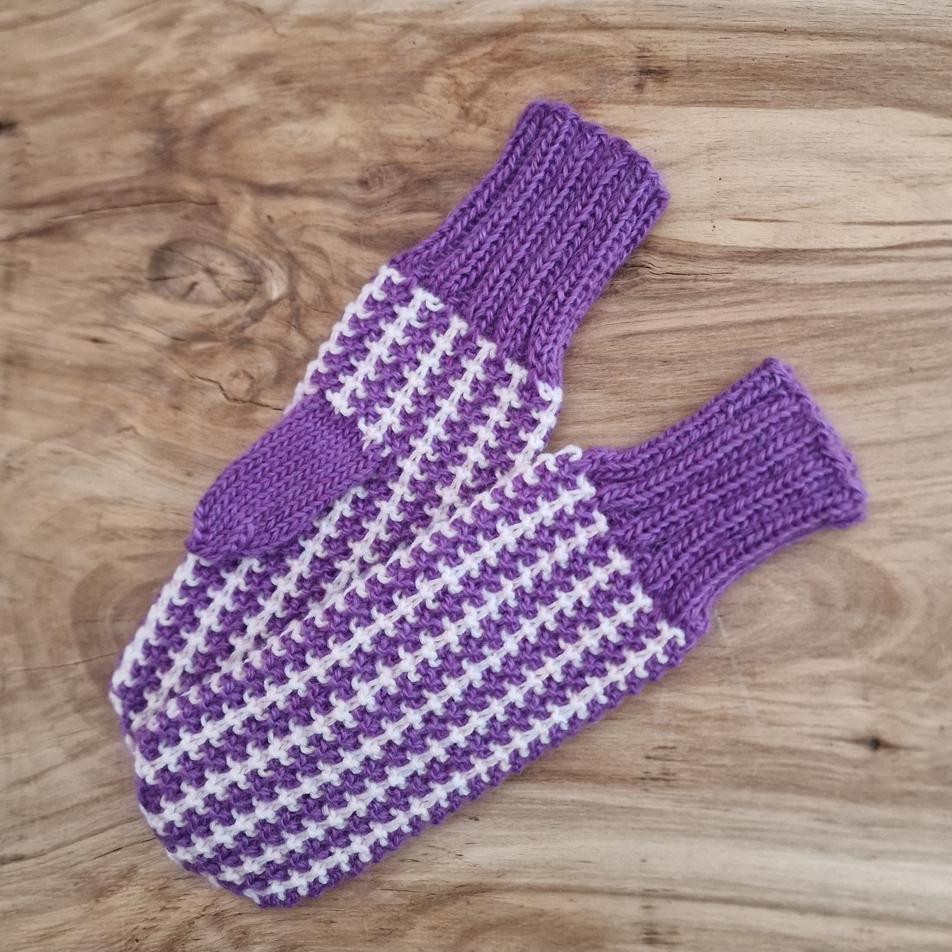 Violeti / balti vertikāli strīpoti dūraiņi (VEPA 115) - www.tiptip.lv 