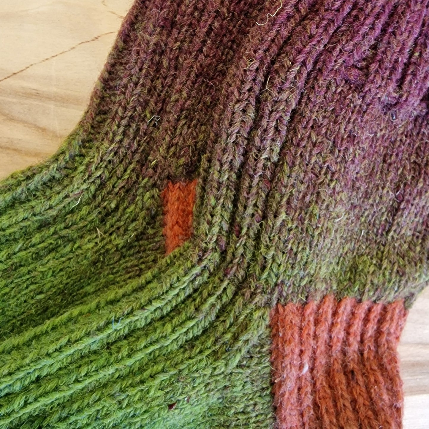 Violeti/bordo/zaļganu krāsu vilnas zeķes 45.-47.izm. (IVZA 39) - www.tiptip.lv 