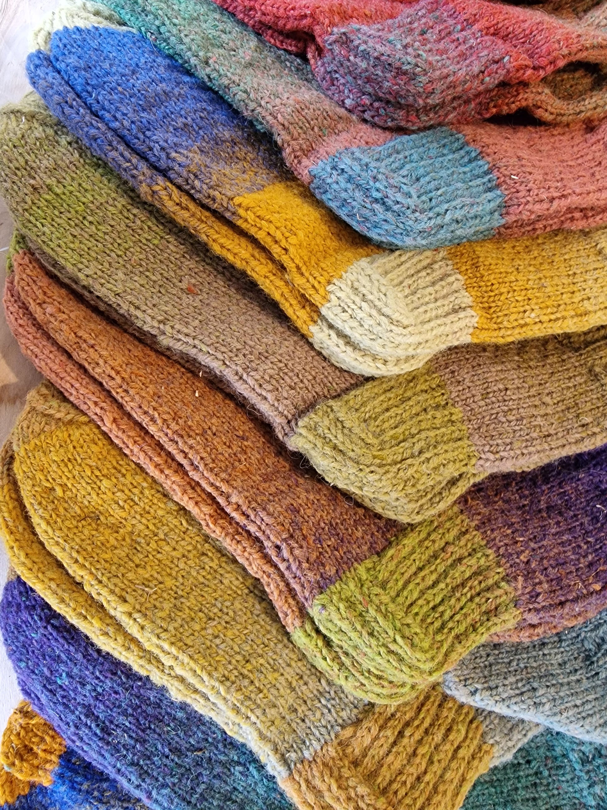 Violeti brūnas vilnas zeķes 40.-42.izm. (IVZA 40) - www.tiptip.lv 