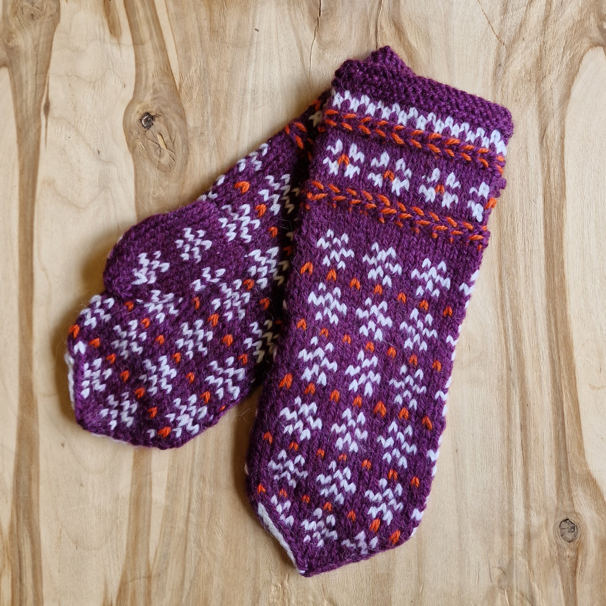 Violeti dūraiņi ar baltiem rakstiem (VALU 23) - www.tiptip.lv 