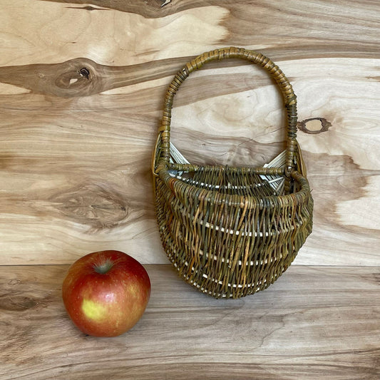 Wicker basket to hang on the wall (GUVĪ 8)