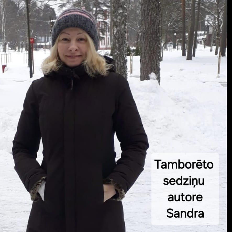 S veida tamborēta galda sedziņa (SARO 4)