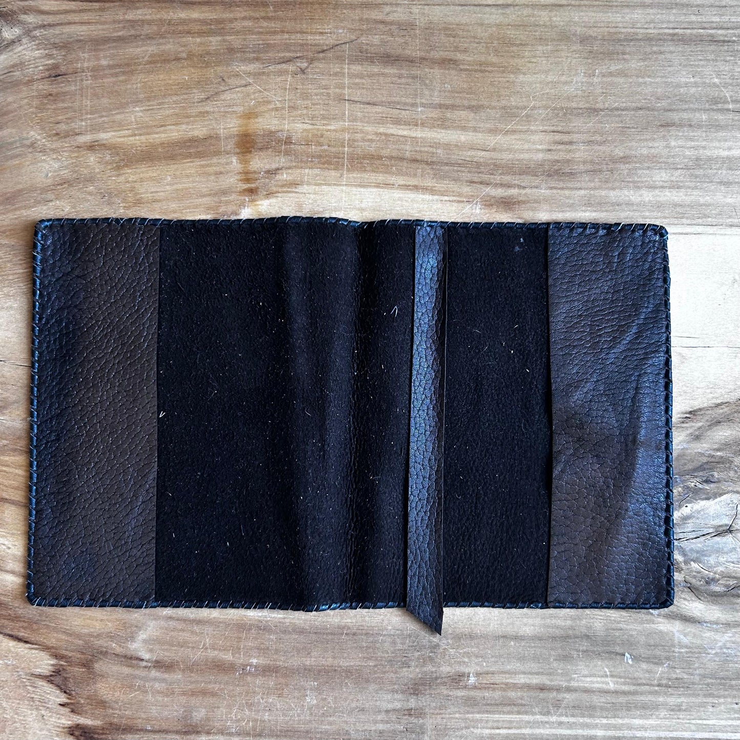 Ādas vāki  no tumšas, gludas ādas(MAPL 56)