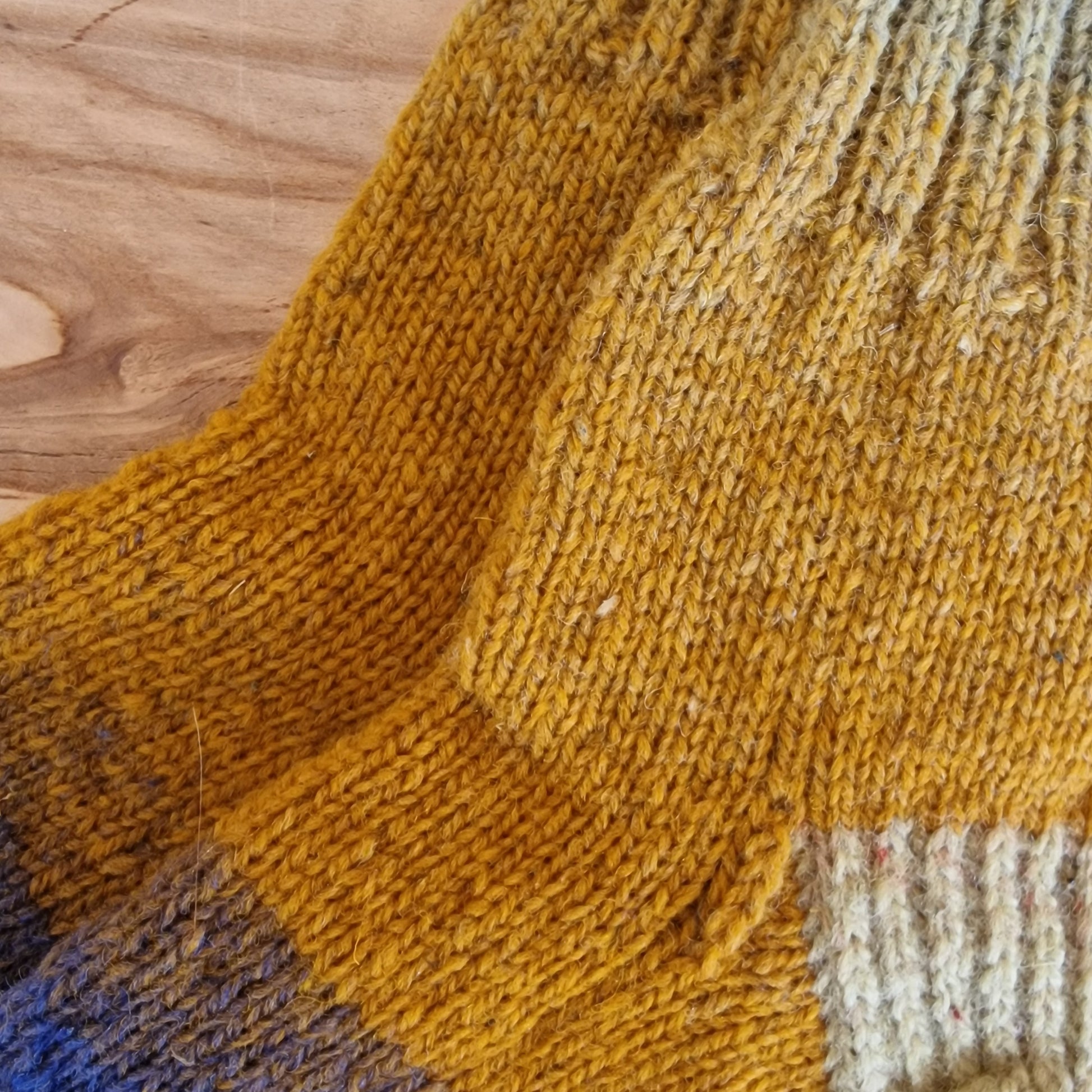 Zaļganbrūni zilganas vilnas zeķes 38.-40.izm. (IVZA 27) - www.tiptip.lv 