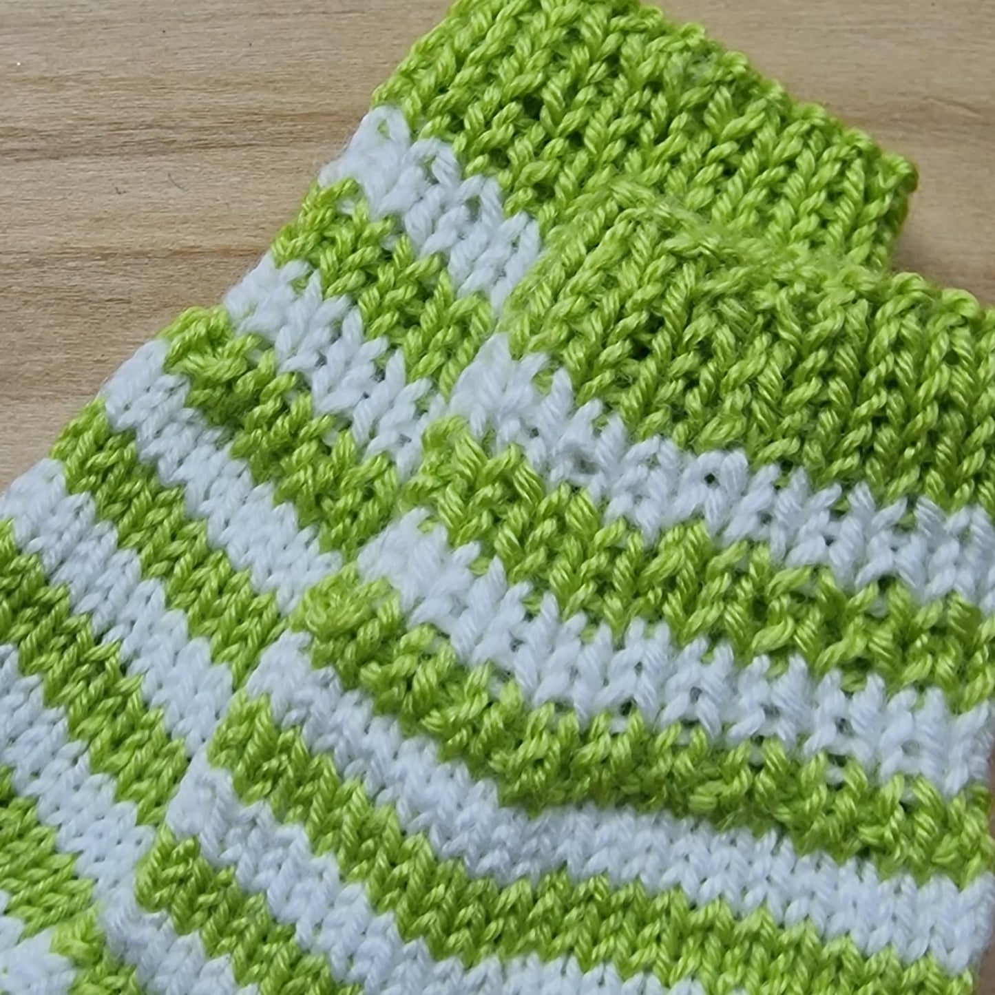 Zaļi balti strīpotas vilnas zeķes 21.-23.izm. un dūrainīši bērniem (LIGR 3) - www.tiptip.lv 