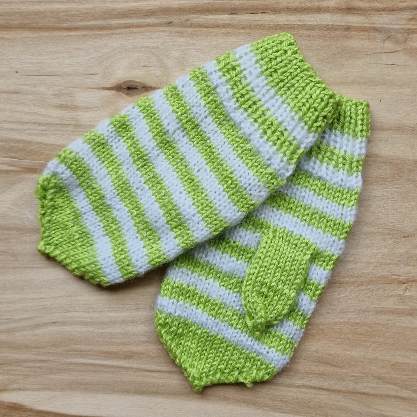 Zaļi balti strīpotas vilnas zeķes 21.-23.izm. un dūrainīši bērniem (LIGR 3) - www.tiptip.lv 