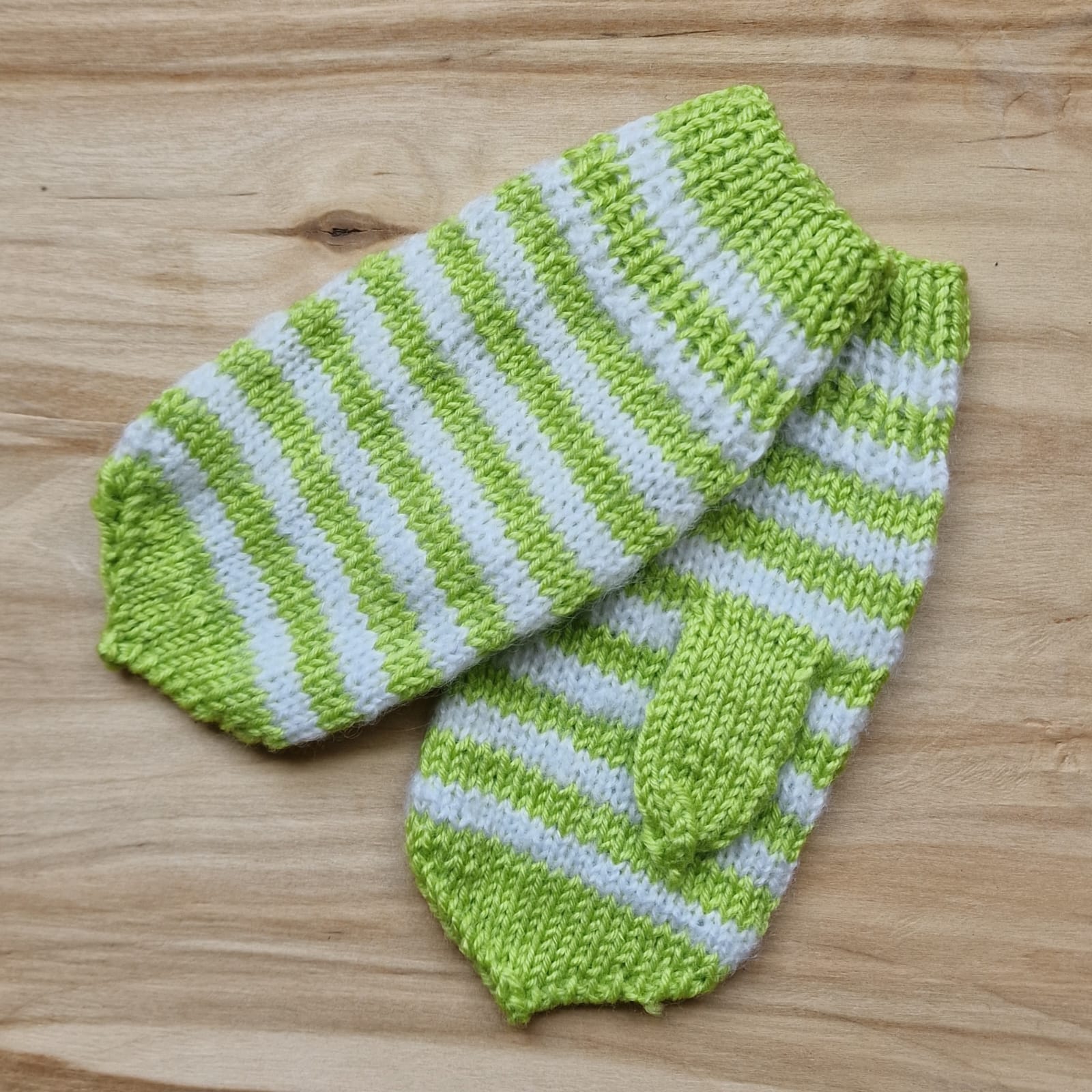 Zaļi balti strīpotas vilnas zeķes 21.-23.izm. un dūrainīši bērniem (LIGR 3) - www.tiptip.lv 