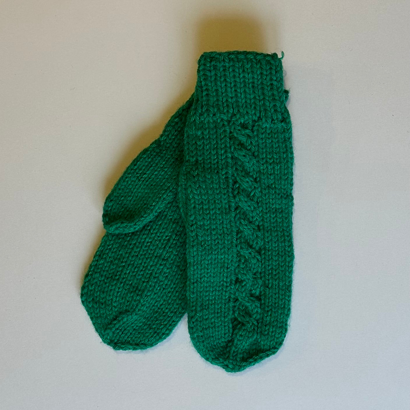 Zaļi vilnas dūraiņi (INBE 35) - www.tiptip.lv 