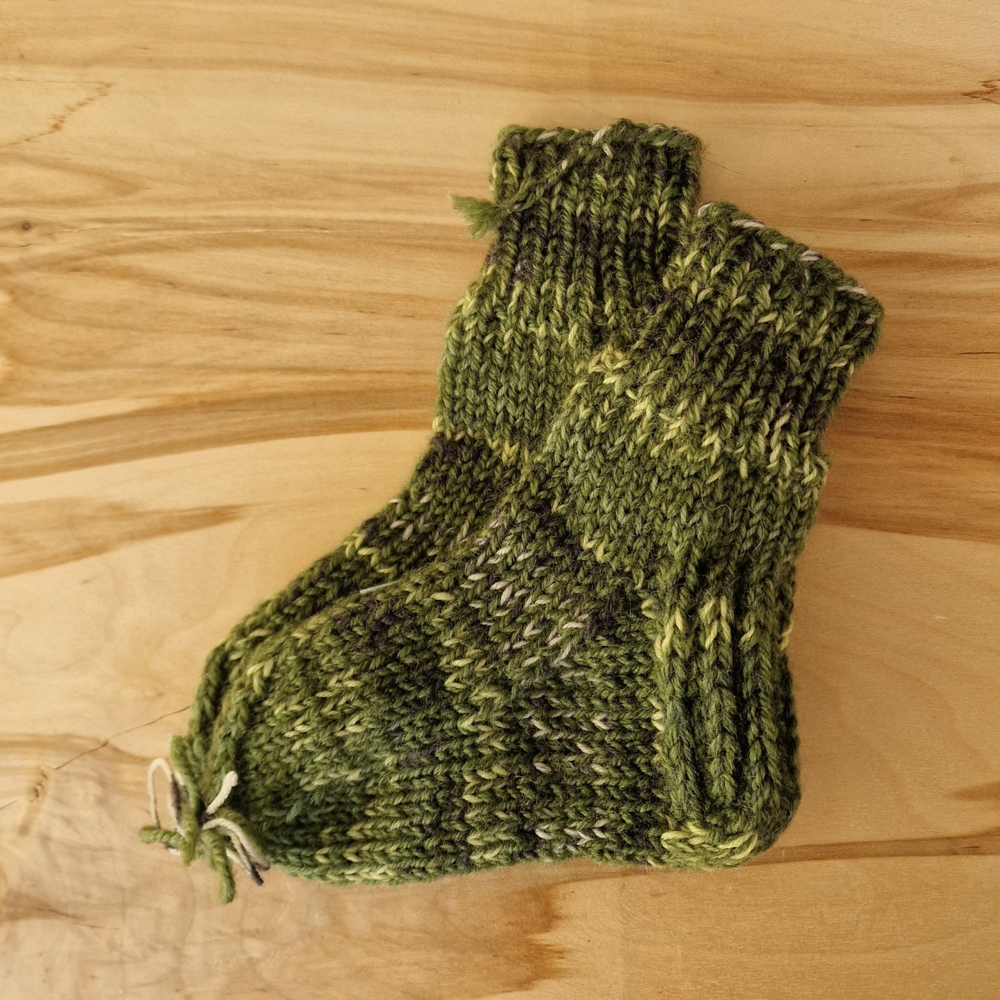 Zaļu toņu vilnas bērnu zeķes 24.-26.izm. (ALMA 168) - www.tiptip.lv 