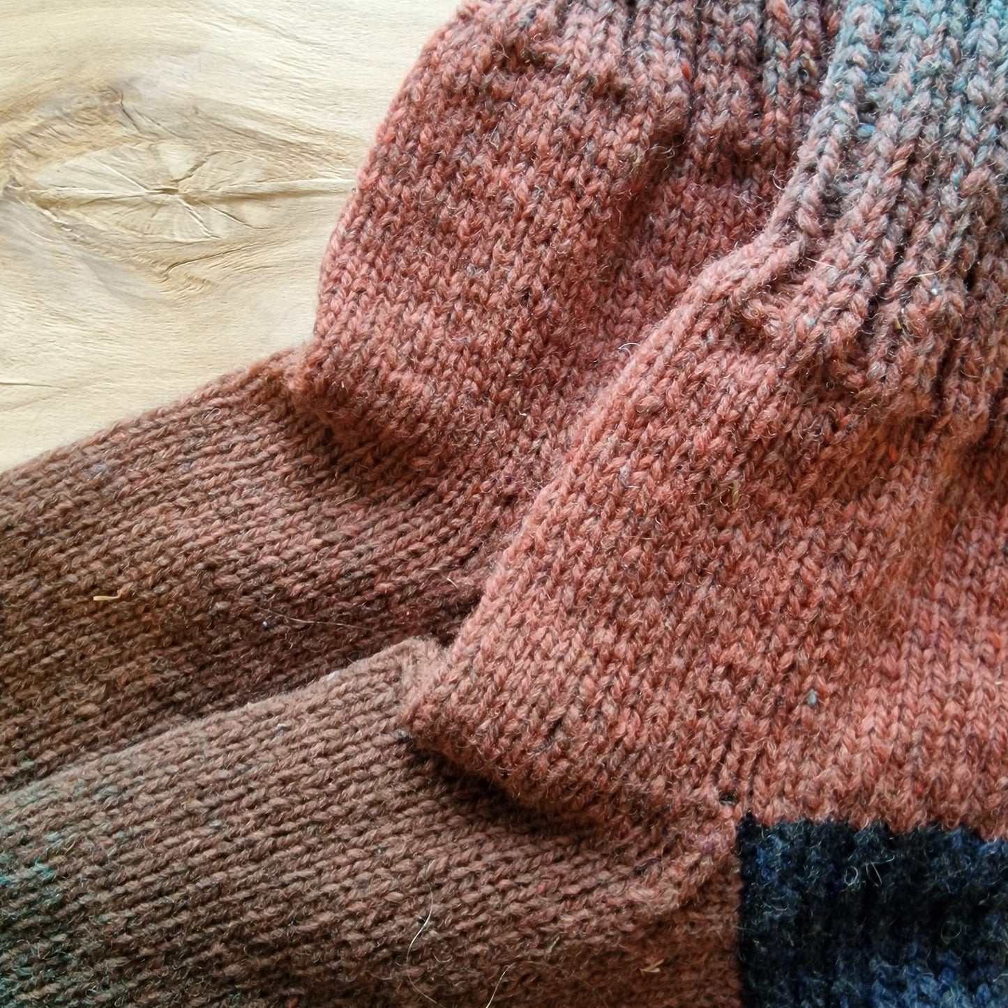 Zili zaļi rozgani brūnu toņu vilnas zeķes 44.-46.izm. (IVZA 24) - www.tiptip.lv 