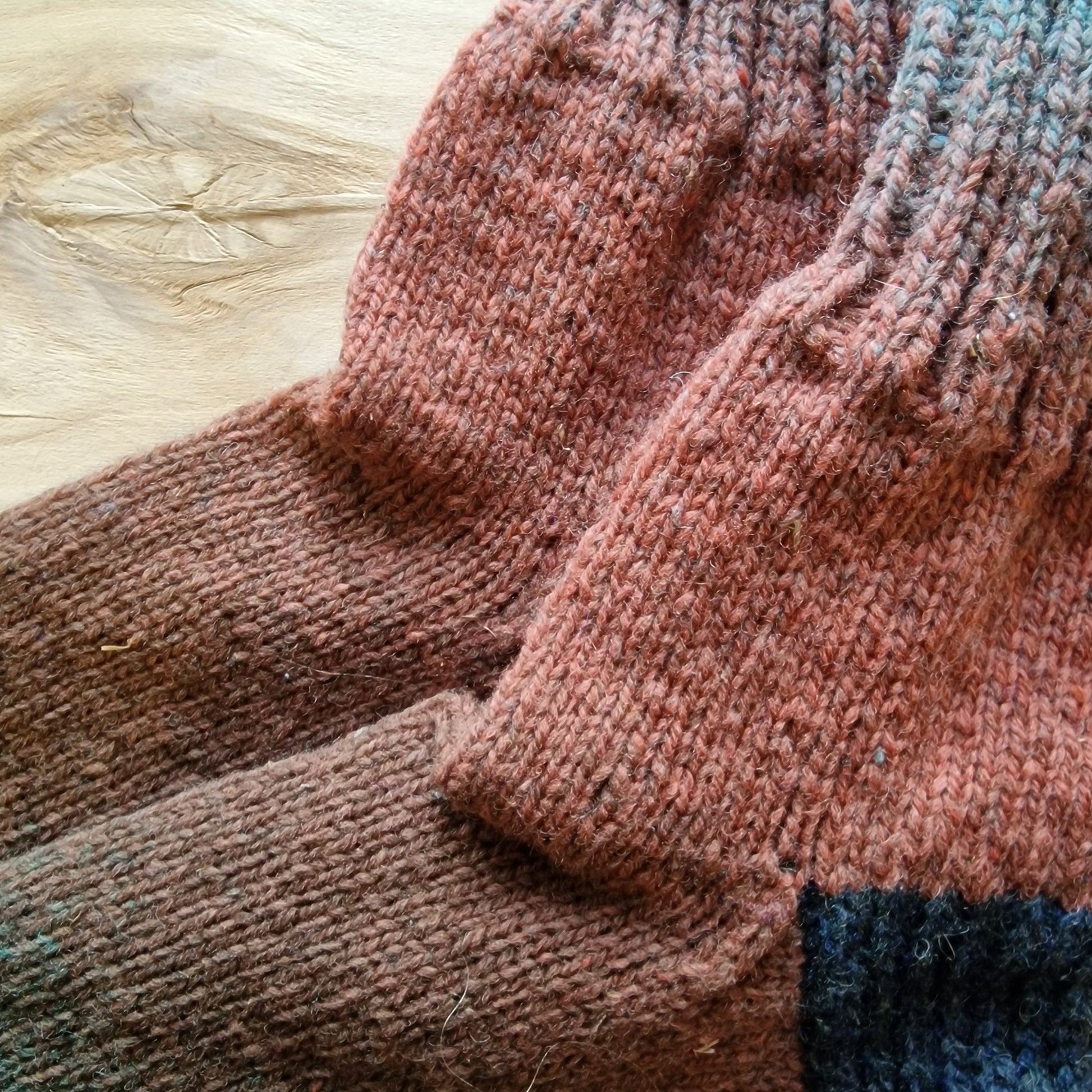 Zili zaļi rozgani brūnu toņu vilnas zeķes 44.-46.izm. (IVZA 24) - www.tiptip.lv 