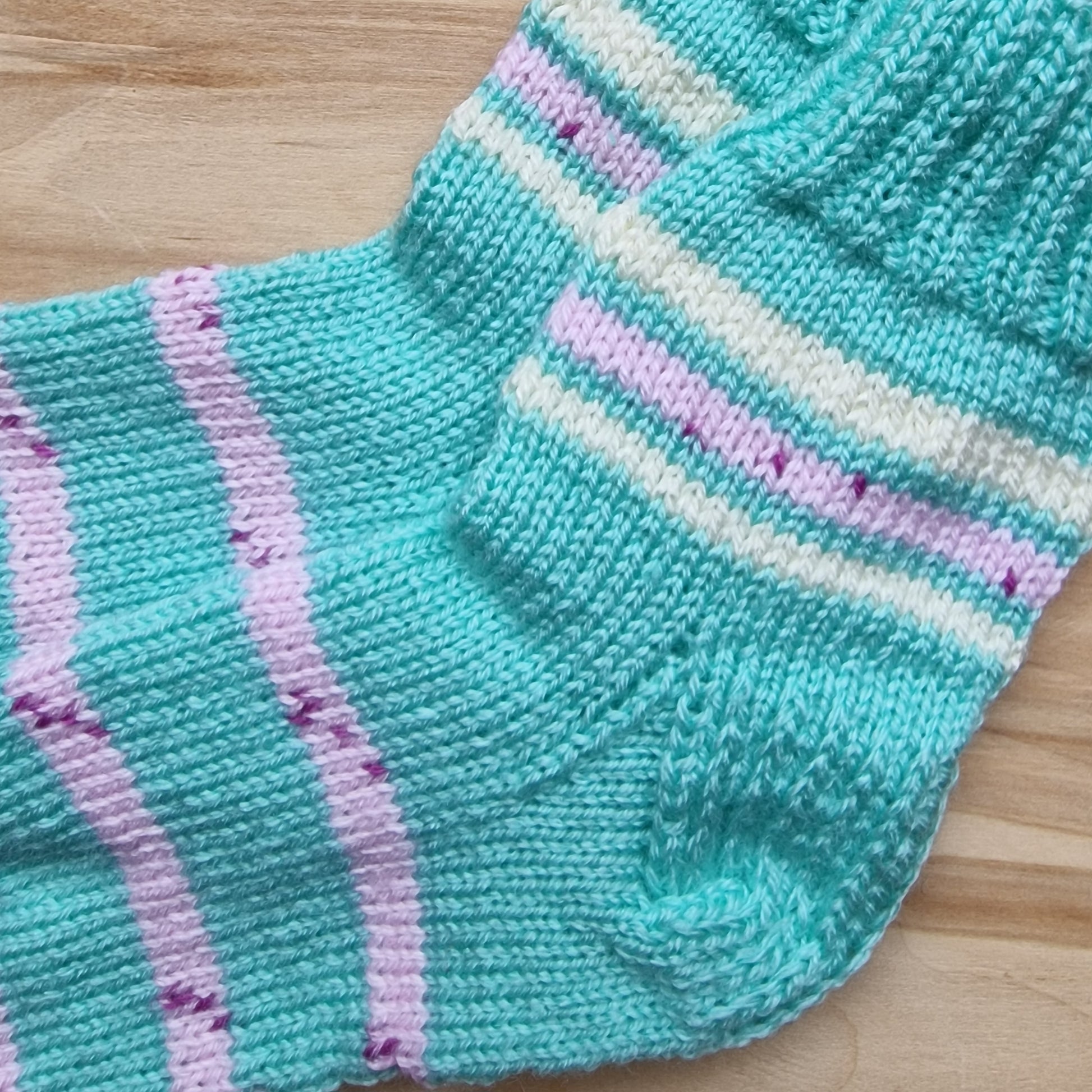 Zilizaļas ar strīpām vilnas zeķes bērniem 30.-32.izm. (VEZI 30) - www.tiptip.lv 