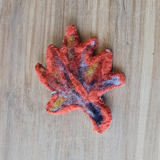 Felt small brooch in the shape of a maple leaf / in autumn colors 9.5 x 8.5 cm (AMA)