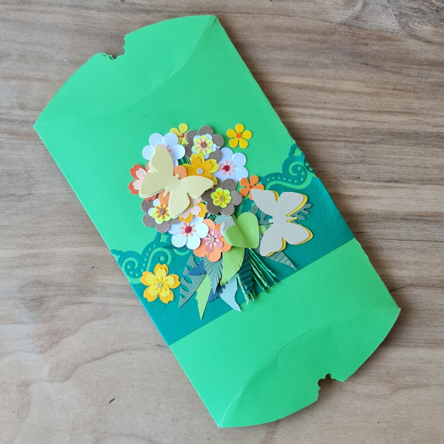 Paper gift wrapping box in green color with 3D decoration - 2 light yellow butterflies and a bouquet of flowers 17 x 11 cm (AMA)