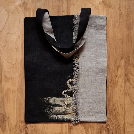 Undyed and black linen fabric shopping bag/bag with vertical 2-strip fabric change / gold-colored linear decoration on the lower part / decorative stripe stitching in a wavy shape and over-the-shoulder handles (ZMI)