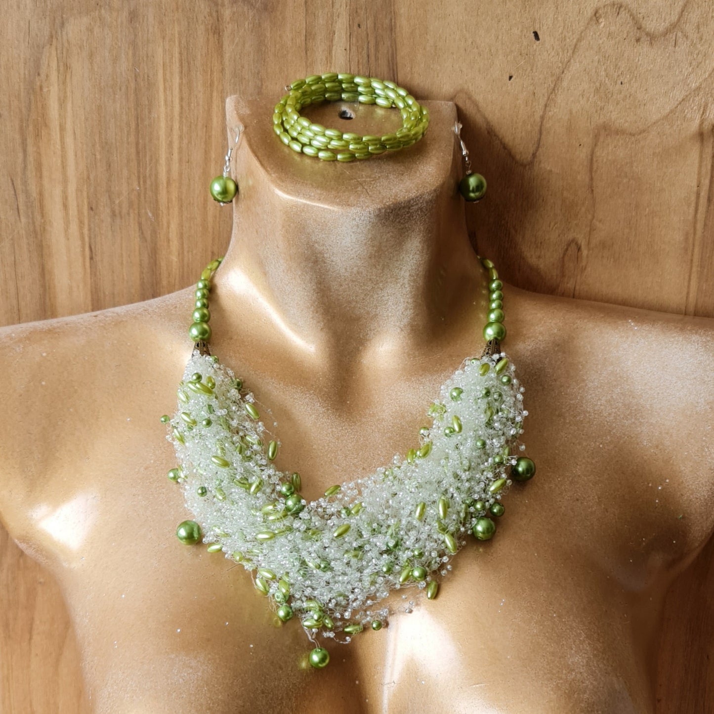 Soft green jewelry set (ZMI)