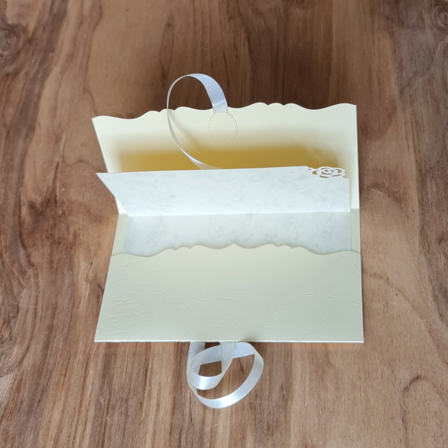 Gift envelope in cream color with 3D soft purple flowers and cream ribbon closure 11 x 18 cm (APU2)