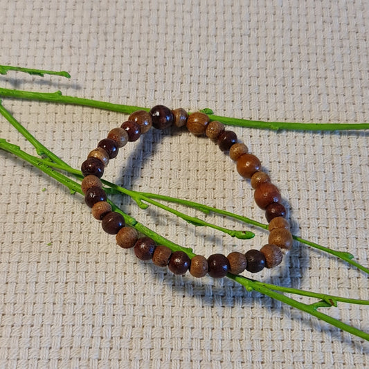 Brown wooden bead bracelet set on rubber (diameter 5.5 cm) (JŠČ)