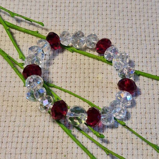Bracelet of red and transparent split beads on rubber (diameter 5.5 cm) (JŠČ)