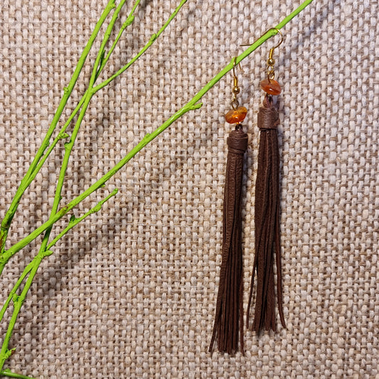Light leather string earrings in brown color from leather strips of the same length with amber beads (length 12.5 cm) bottom row 7th from the left (JŠČ)
