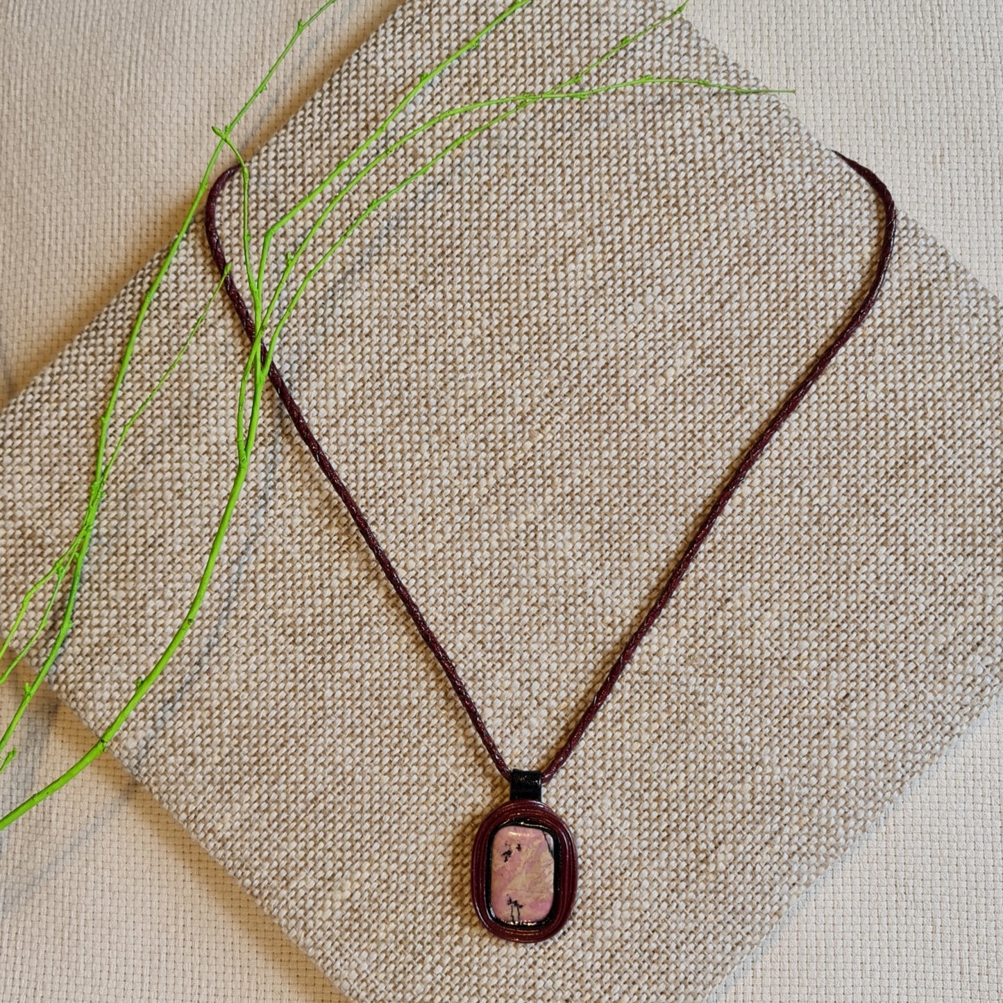 Dark pink / light leather necklace with a radonite pendant in a leather frame (length 45 cm) (JŠČ)