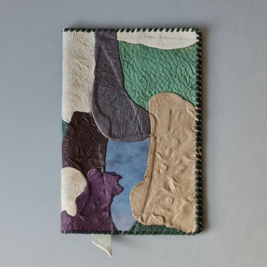 Grāmatu vāki. Āda / krāsaini - zaļš / zils / pelēks / violets ar grāmatzīmi un dekoratīvu apšuvumu. Atvērti 28 x 20.5 cm (MAPL)