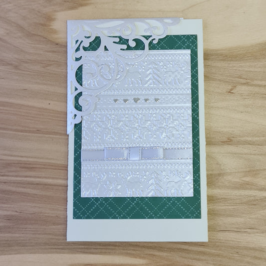 Christmas gift envelope/card 3D. Cream color with green and white accents and 2 white deer inside. 11.3 x 18.6 cm (AIPU 48)