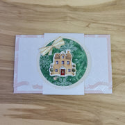 Ziemassvētku dāvanu aploksne/kartiņa 3D. Baltā un rozīgā krāsā / iekšpusē pelēks fons / ārpusē mājiņa. 16.3 x 10 cm (AIPU 47)