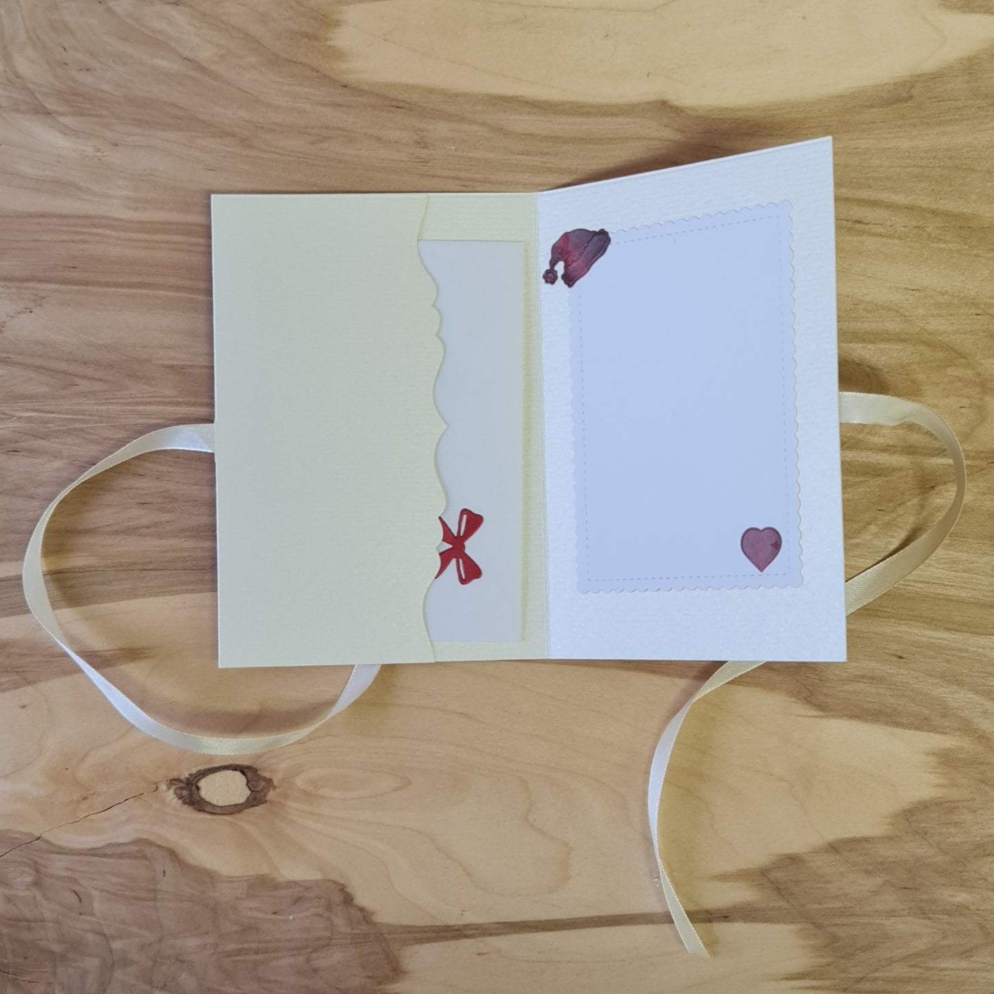 Christmas gift envelope/card 3D. With red poinsettia and 3 red tassels / red elements inside / cream ribbon closure. 11.2 x 16.4 cm (AIPU 43)