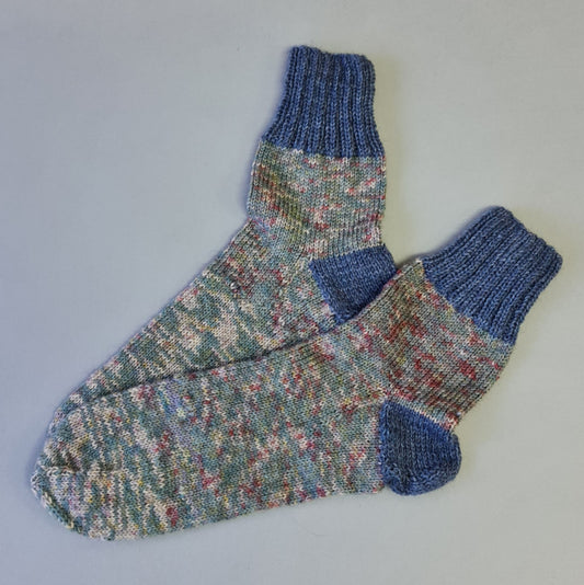 Socks yarn knitted warm socks 35-37. size mottled grey/blue-green/light and dark pink with blue heel and toe (MEN)