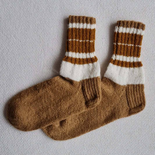 Brown and white striped warm socks size 35-37. (ASZE 19)