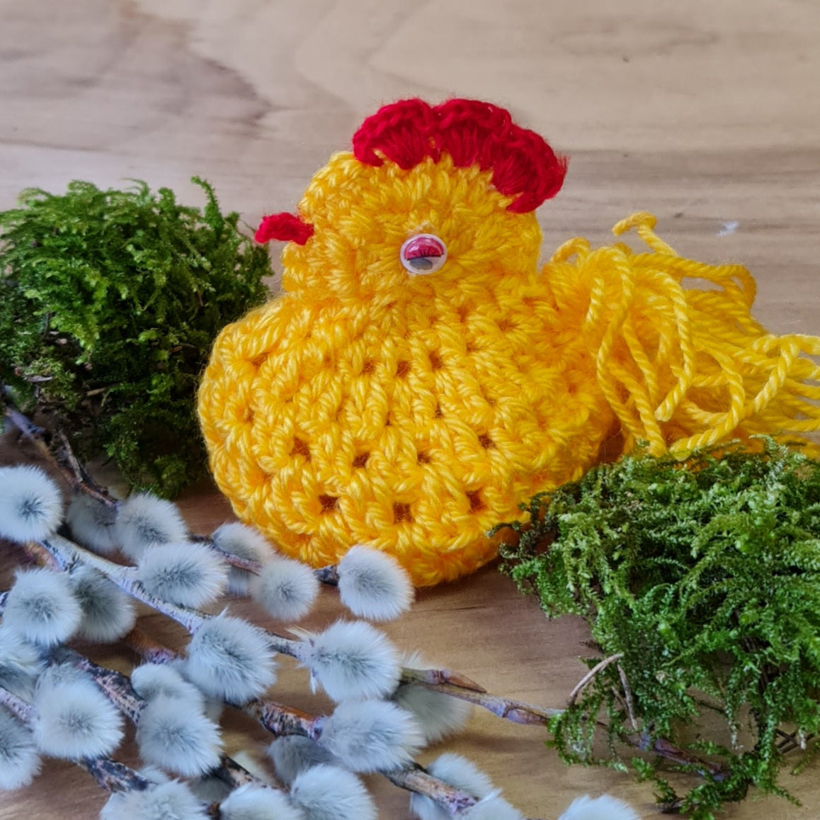 Yellow crocheted rooster - 1 egg warmer (12x10cm) (INKU)