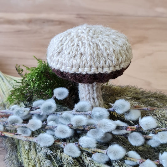 2 brown tones knitted mushroom (height 11.5cm / head diameter 8cm) (INKU 20)