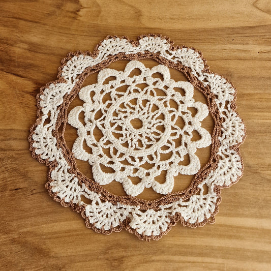 Round (white-brown) crocheted tablecloth (LIĒR 14)
